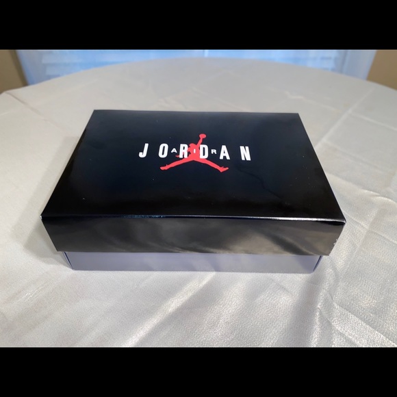 I am selling Jordan 11 lows - Picture 4 of 5
